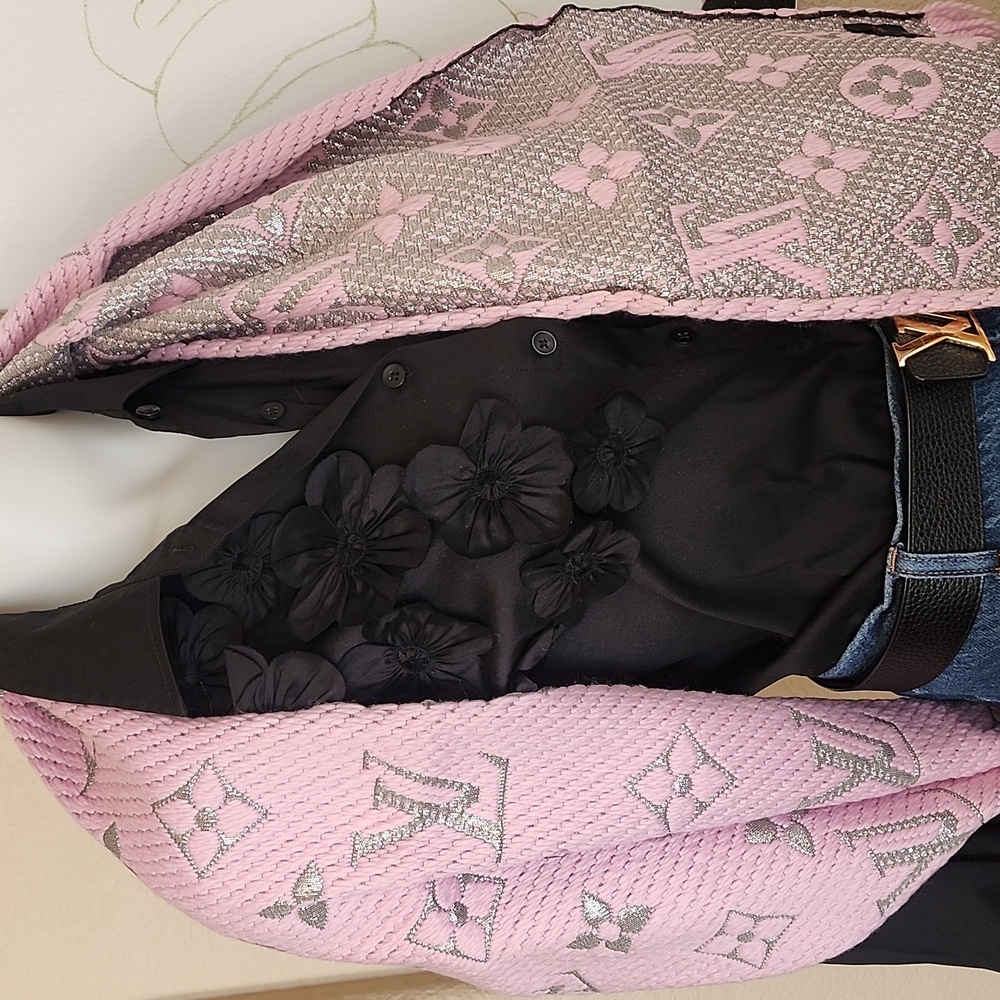 BNEW UNUSED Louis Vuitton Baby Pink Monogram Scarf M70466 - Picture 11 of 12